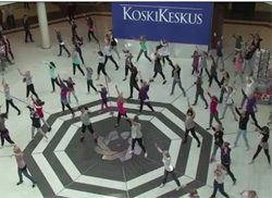 Dance-ohjelman promotempaus Koskikeskuksessa 25.8. katso video.